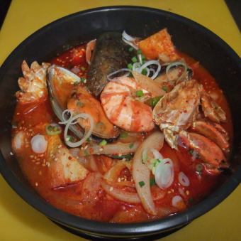 【クッパ・ラーメン・うどん】海鮮チゲラーメン