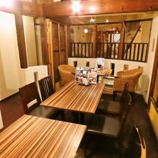木のぬくもり溢れる明るいテーブル席は、開放的でリラックスできる空間となっております。旬の食材を使ったメニューが豊富でゆったりと楽しい時間をお過ごしいただけること間違いなしです♪