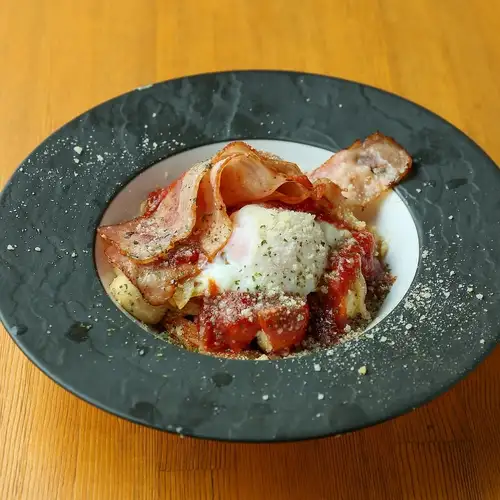 Spaghetti Napolitan with soft-boiled egg and bacon