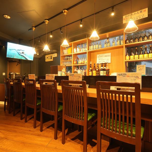 店内には大型テレビを2台設置！開放的な空間で、お食事をしながらスポーツ観戦もお楽しみいただけます。皆で熱狂するもよし、大切な人と静かに見守るもよし。美味しい料理とともに、特別な時間をお過ごしください◎