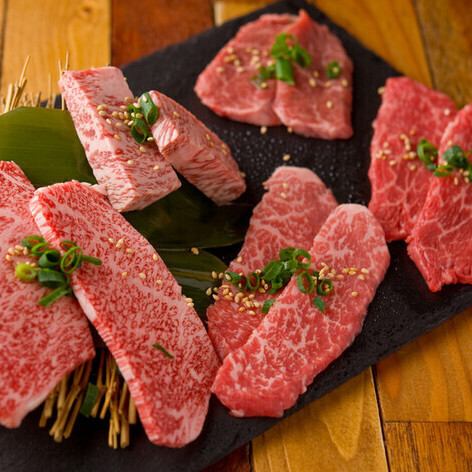 赤身の肉と希少部位を厳選、ワンプレートで楽しめる『お薦め肉盛合せ』3828円