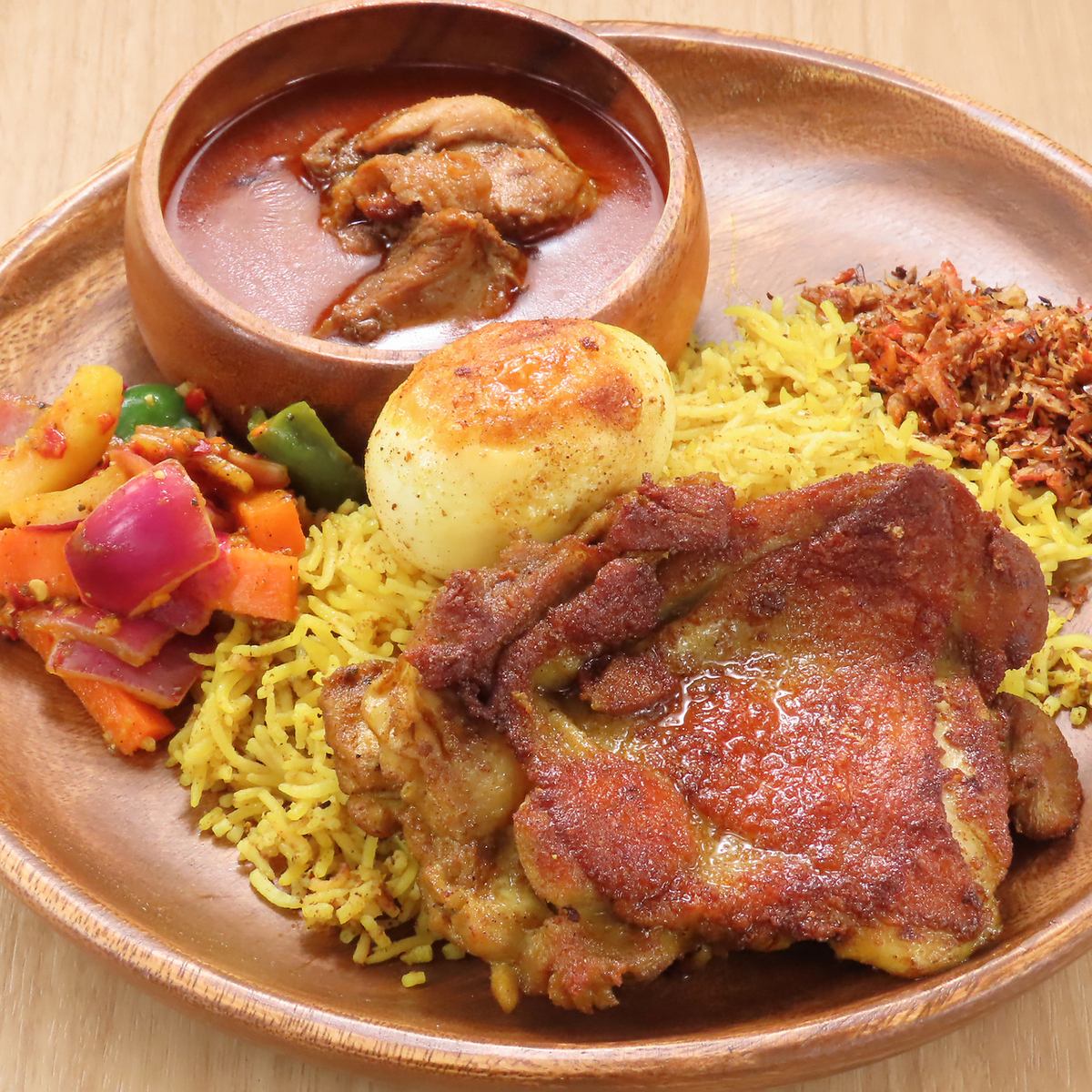 おしゃれ空間で味わう本格スリランカカレー！お仕事終わりにも！