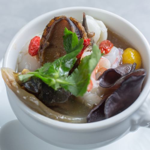 Jumping Hot Pot (with abalone, shrimp, scallop, ginkgo nut, goji nut, wood jellyfish)