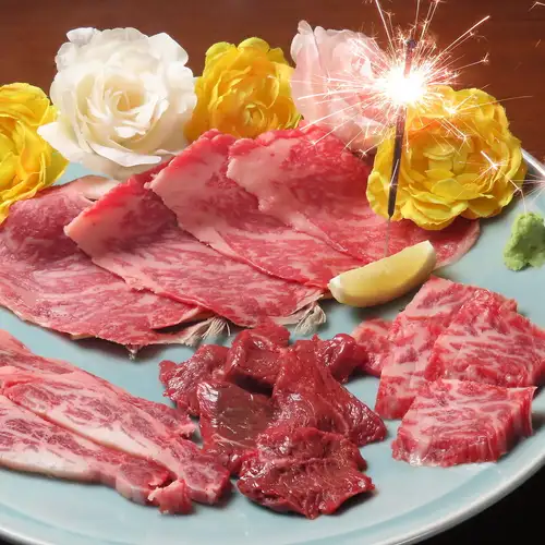 【특별한 날에 깜짝】 가타 마치에서 기념일 저녁.불꽃놀이 "특제 애니버서리 고기 플레이트"