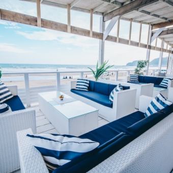【1天限定3組！大型團體VIP沙發海邊套餐】高級BBQ+海邊黑沙發席+2小時無限暢飲