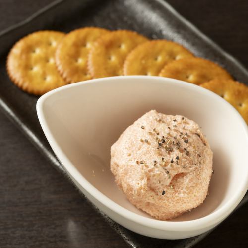 Mentaiko cream cheese with crackers