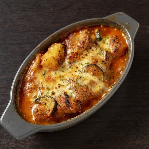 Grilled chicken with garlic, tomato, and cheese.