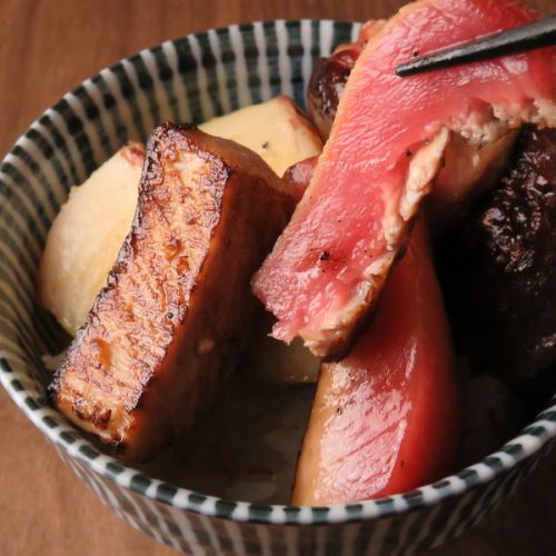 『当店名物』お肉を使用しない焼肉。刺身でお召し上がり頂けるお魚を炙ってお召し上がりください。