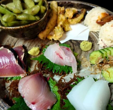 まずはこれ!ドリンク1杯付き!"店長おまかせ"おばんざいセット2200円(税込)