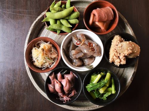 『お仕事終わりの少し贅沢』に大人気のちょい飲みセットや季節の逸品料理が魅力。