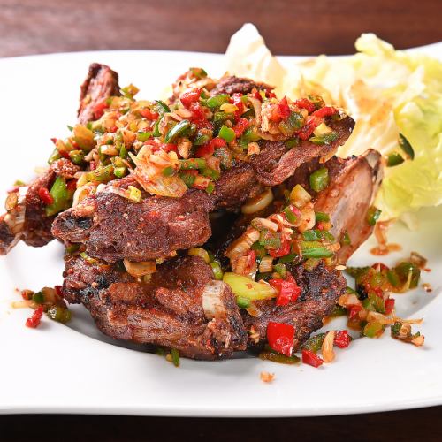 <Specialty> Stir-fried spare ribs with salt and pepper 1,680 yen (excluding tax)