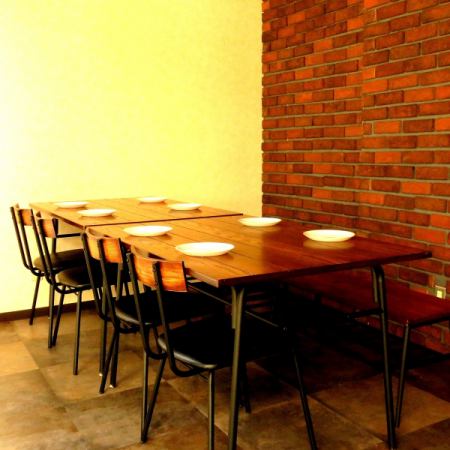 Spacious table seats ♪ for 8 people