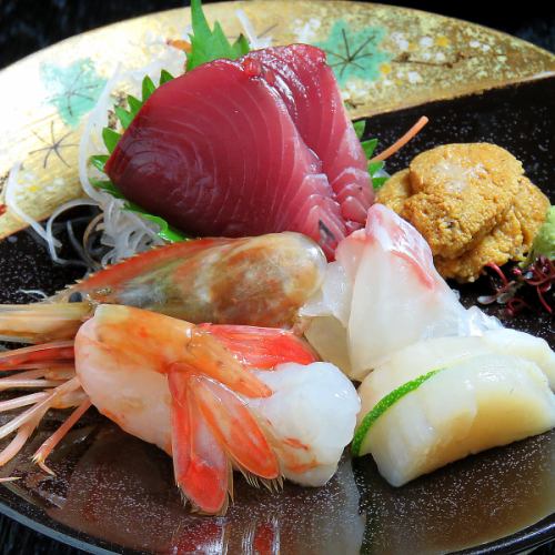 毎日仕入れる新鮮な魚貝類