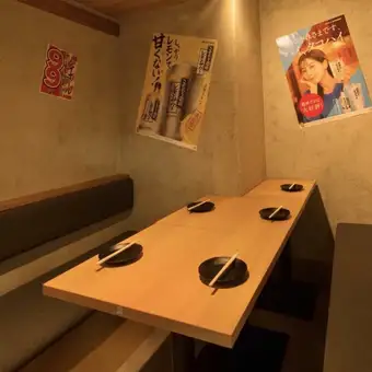 ゆったり寛ぎいただけるソファー席☆3名様×1・4名様×1ございます！