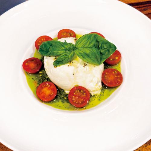 ブラータチーズとフレッシュトマトのカプレーゼ