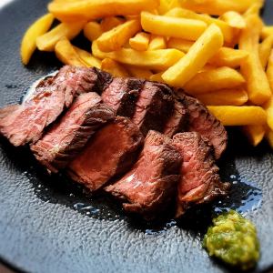 牛腩排配芥末碎酱