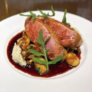 烤鸭胸配巨峰葡萄酱