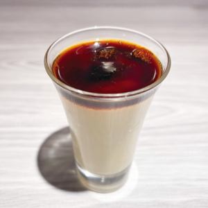 带有淡淡朗姆酒香的浓郁布丁。