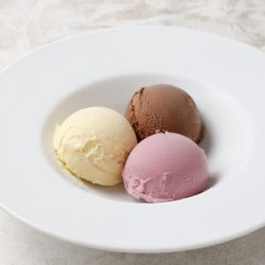 季节限定冰淇淋和雪葩拼盘