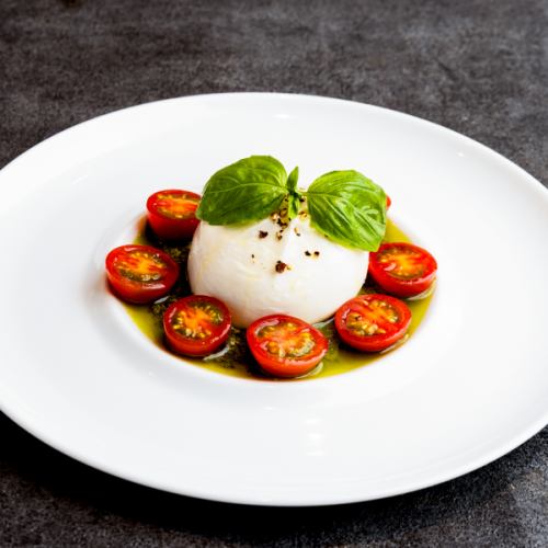 ブラータチーズとフレッシュトマトのカプレーゼ