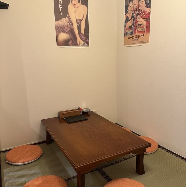 明るく清潔感があり、ちょっとレトロな温かさが心地よい店内。5名様お座敷席が1卓、3名様座敷席が1卓ございますので、お子様連れのお客様もご安心いただけます!