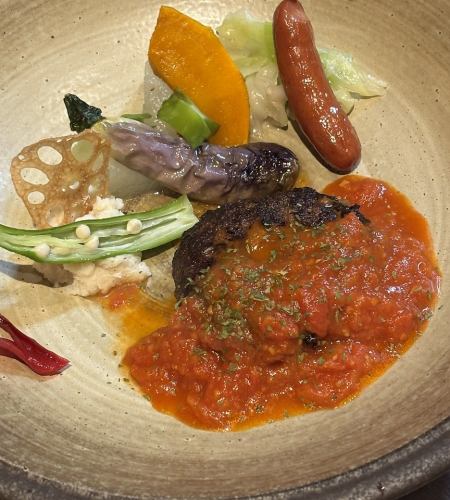 ジューシーなハンバーグステーキ トマトソース