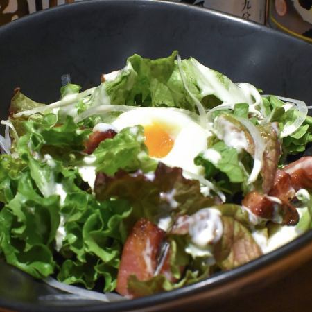 半熟卵シーザーサラダ