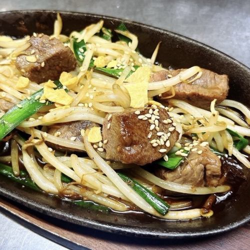 牛モモさいころ炒め