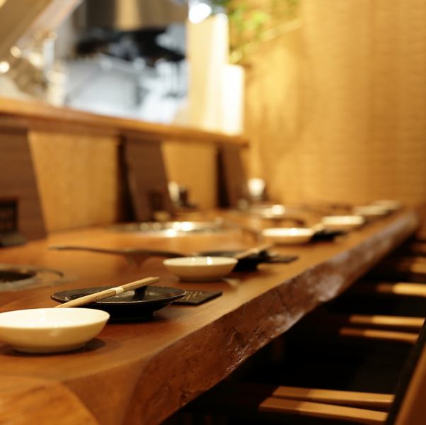 Ideal for a little drink after work or a date! Enjoy delicious meat and delicious sake at the counter seats without having to stretch your shoulders ♪ It is a perfect seat for dates and drinking with friends ♪