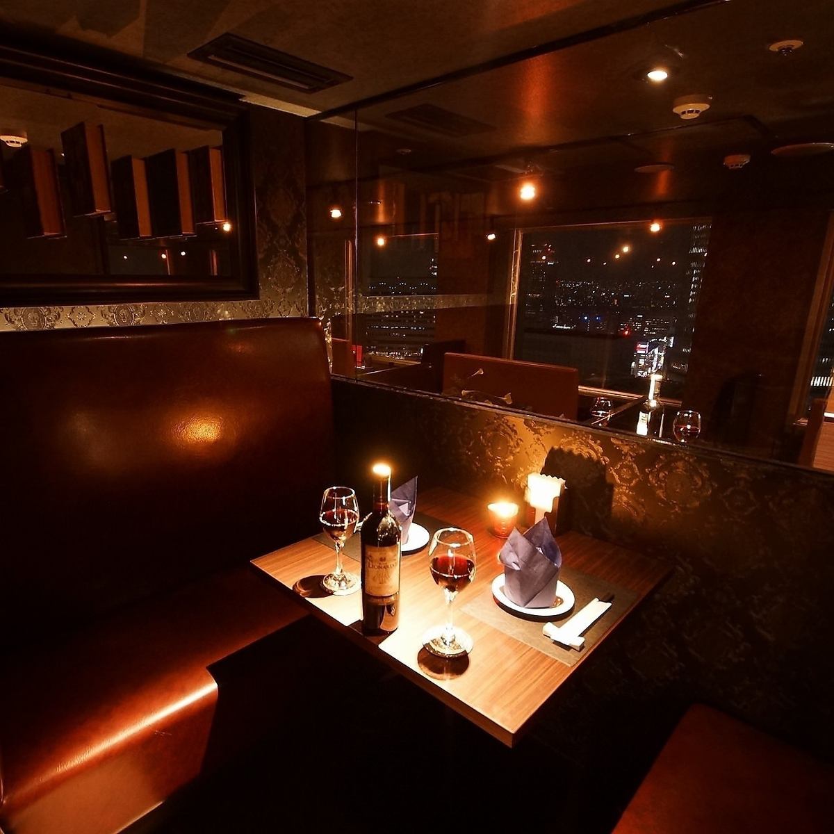 我們舒適的私人包廂可容納 2-8 人,是閨蜜聚會和生日派對的理想選擇!