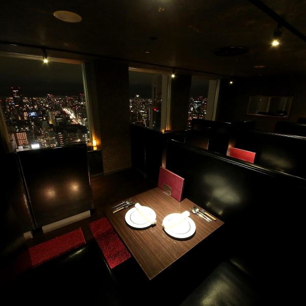 【중앙 소파석】 창가에서 2열째의 자리가 됩니다.창가에서 조금 좌석이 떨어져 있지만, 높이를 붙여 있기 때문에 중앙 소파 좌석에서도 야경을 즐길 수 있습니다 ☆