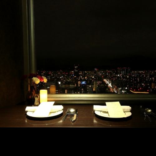 <夜景 x 晚餐> 非常適合生日、週年紀念、約會和其他特殊場合！