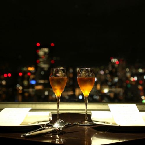 享受從130公尺高空俯瞰夜景的專屬體驗！