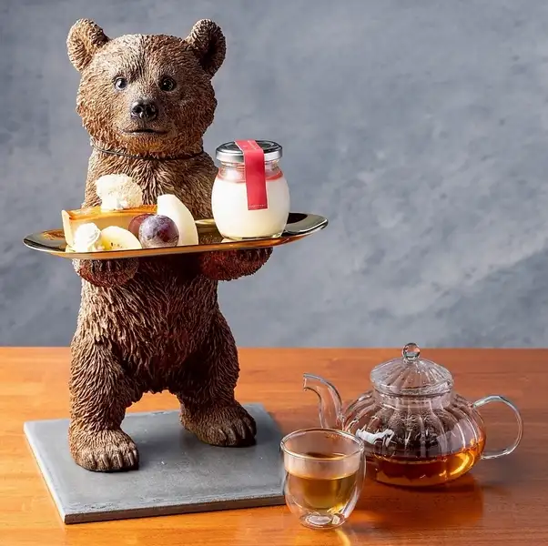 14時からのカフェタイム限定♪可愛い小熊が運ぶ選べるケーキとプリン『小熊のおやつ ケーキ』