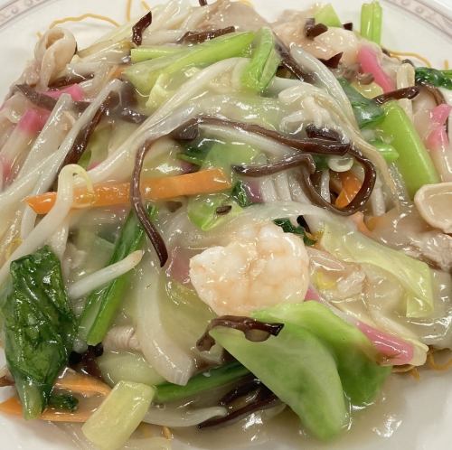 海鮮入り塩味餡かけ揚げそば