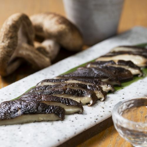 Grilled whole donko shiitake mushrooms
