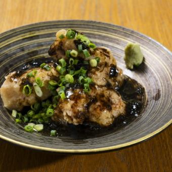 Deep-fried Bungo chicken, deep-fried isobe seaweed with Momotaro seaweed, and isobe bean paste with Momotaro seaweed