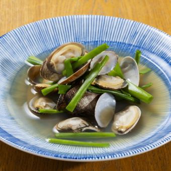 Steamed Oita leeks and clams with the aroma of Oita's local sake "Yatsuka"