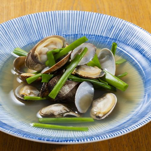 Steamed "Yoka" green onion and clams