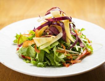 오이타현산 프릴과 리프 샐러드