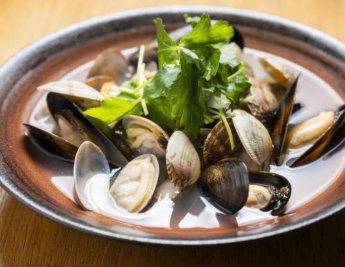 大分銘酒”八鹿”で醸す　浅利とムール貝の酒蒸し