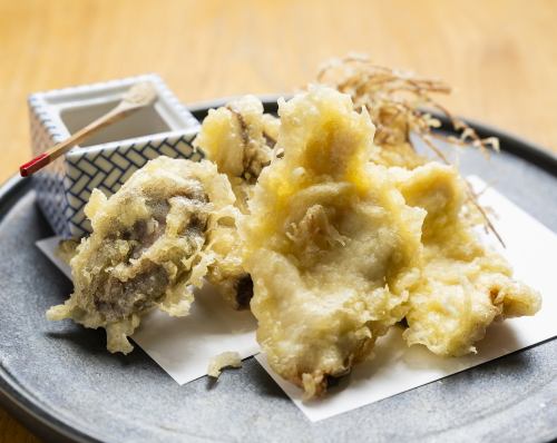 旬野菜と豊後鶏の天ぷら　”うまみだけ”椎茸塩を添えて