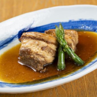 Braised pork cubes cooked with Oita barley shochu "Nikaido"
