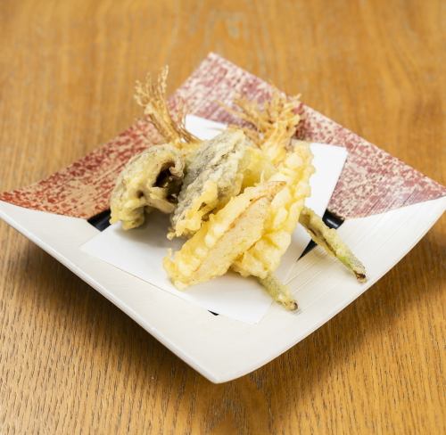 Seasonal vegetable tempura "umami only" served with shiitake mushroom salt