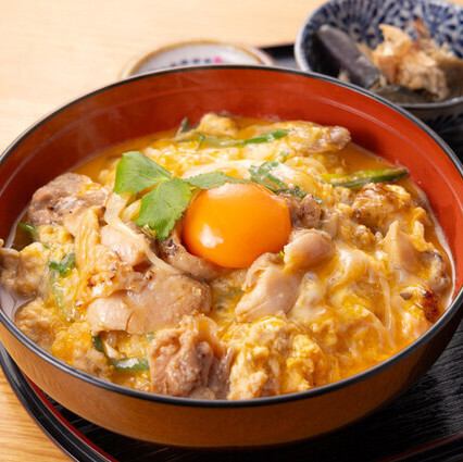 【名古屋交趾雞】親子丼 1,265日圓（含稅） 充滿炭火香氣的美味。
