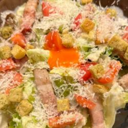 香薫ベーコンとチーズのシーザーサラダ