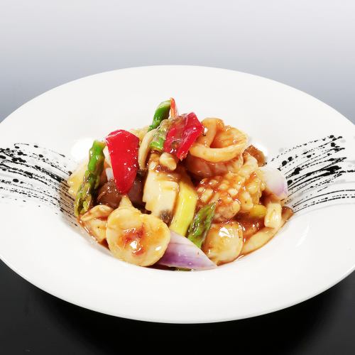 Stir-fried three kinds of seafood with XO sauce