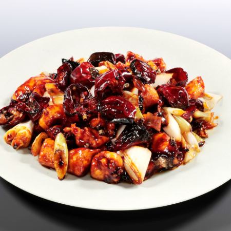 Stir-fried chicken with chilli and peanuts