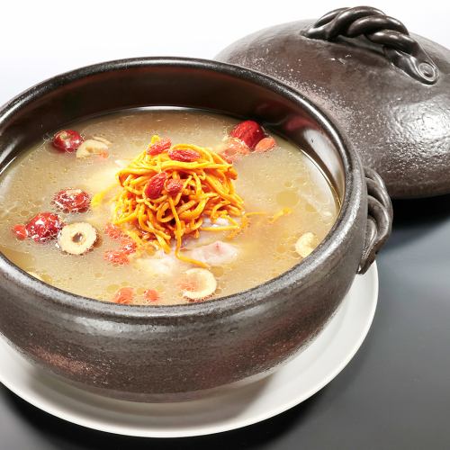 Nagoya Cochin chicken, caterpillar flower, and matsutake mushroom soup