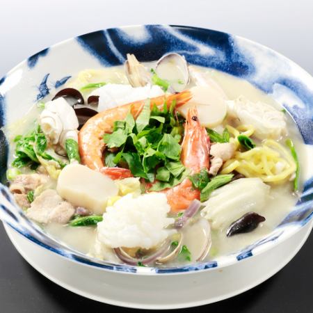 海鮮と野菜の白湯ラーメン